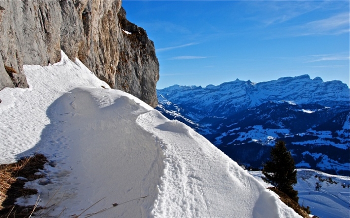 Au pied de la Tour d'Aï